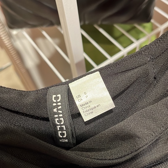 H&M black Ruffle Top - Picture 2 of 2